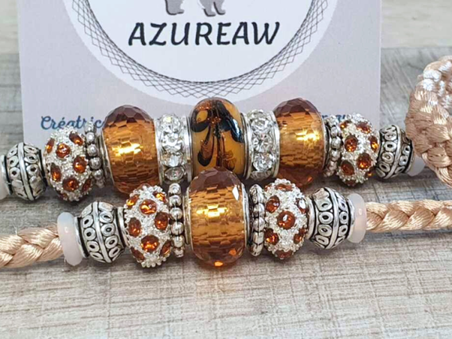 Laisse d’exposition champagne tressée avec sous-gorge, perles champagne haut de gamme et finitions argentées – Bulles Précieuses