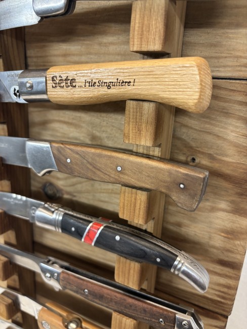 10 couteaux mural vieilli