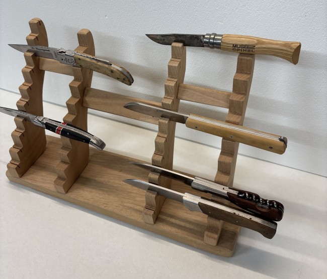PRESENTOIR OBLIQUE 20 COUTEAUX EN BOIS DE MERISIER
