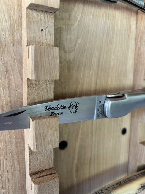 10 COUTEAUX MURAL HETRE