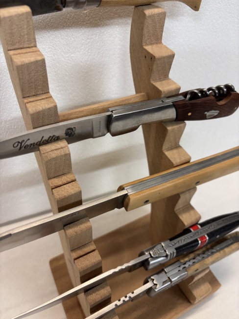 PRESENTOIR 10 COUTEAUX OBLIQUE EN BOIS DE MERISIER