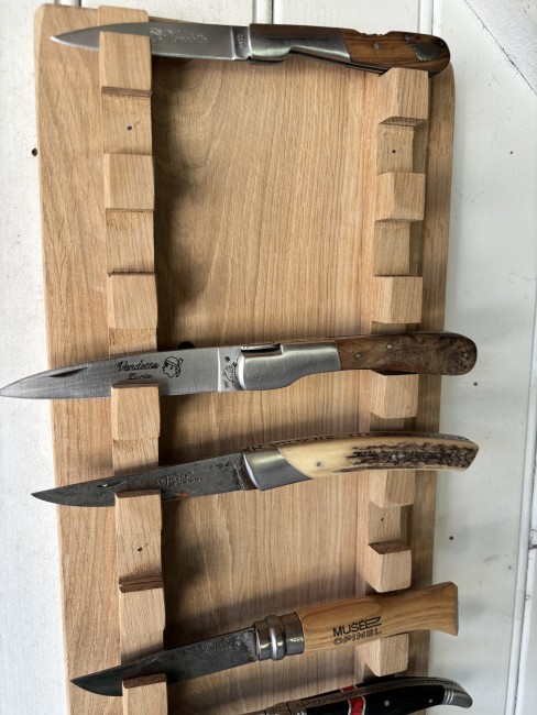 10 couteaux mural chene