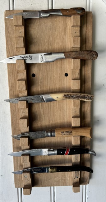 10 COUTEAUX MURAL HETRE