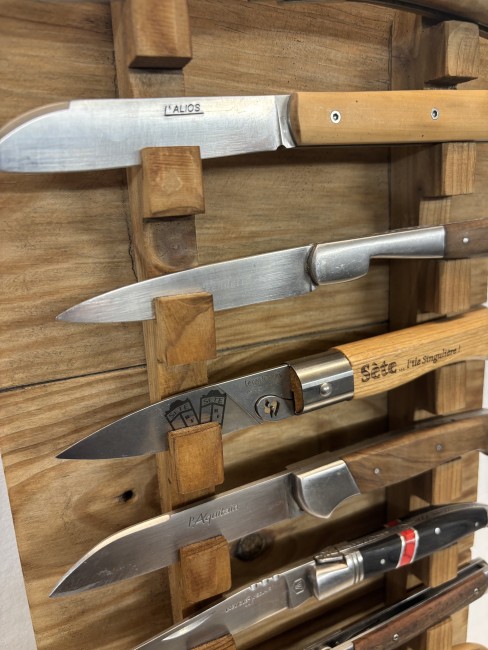 10 couteaux mural vieilli