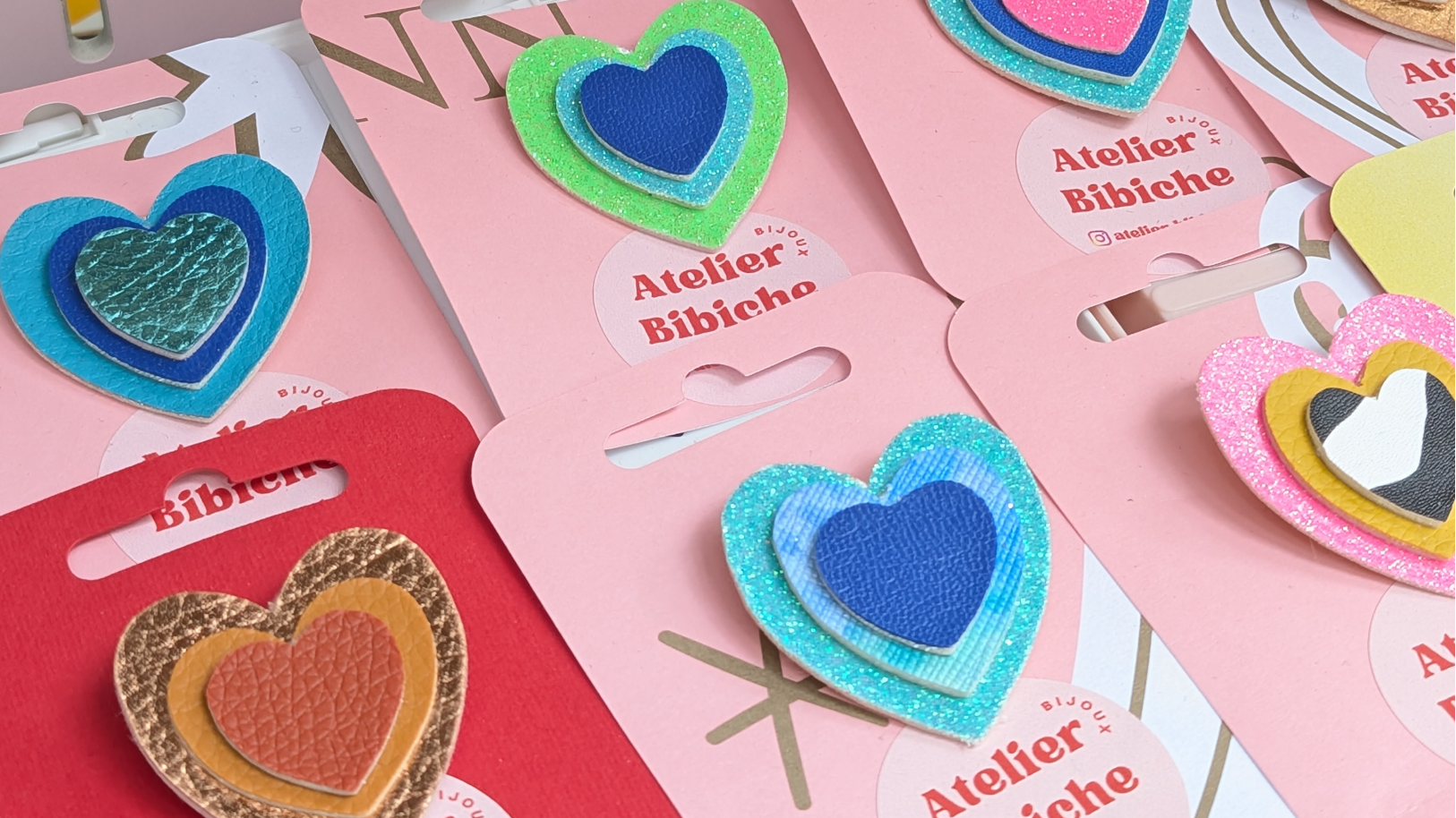 Atelier Bibiche : Créez votre look Pop Art ! Broches et B.O. faits main en cuir vegan. Idée cadeau femme Noel. 1 an.