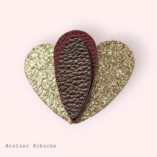 Broche Lotus Fait Main - Or Pailleté & Chocolat Vintage Broche en forme de cœur marron chocolat foncé avec motif central en pétale de lotus, or rose cuivré et orange pêche.