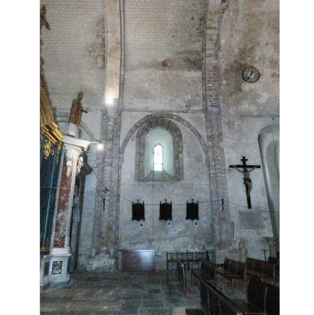 travée, mur nord. Arcade structurante autour d’une baie périmétrique