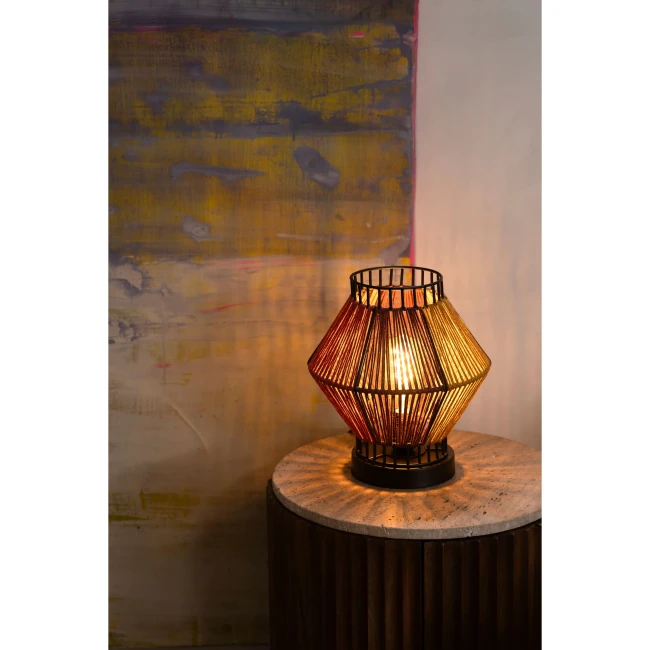 Lampe à poser Surya Rope jaune/rouge — Dutchbone — Vue du produit 8 Lampe à poser Surya Rope jaune/rouge — Dutchbone. Vue du produit 8.