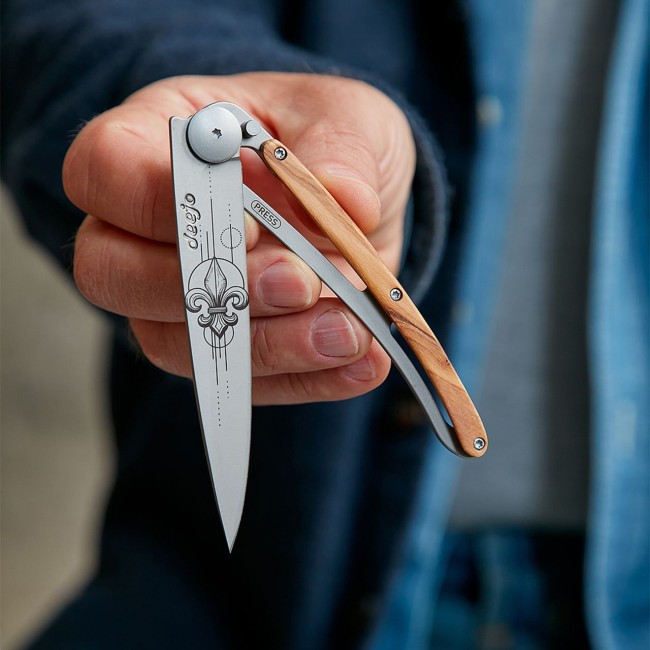 29675_1280-deejo-37g-olivier-fleur-de-lys