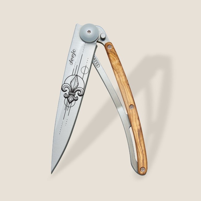 29378_1280-deejo-37g-olivier-fleur-de-lys