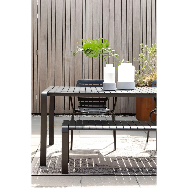 Table de jardin Vondel 214x97 noir — Zuiver — Vue du produit 10 Table de jardin Vondel 214x97 noir — Zuiver. Vue du produit 10.
