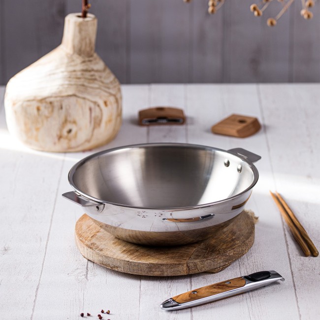 zoom_ambiance_wok_inox_amovible_poignee_bois_casteline_cristel