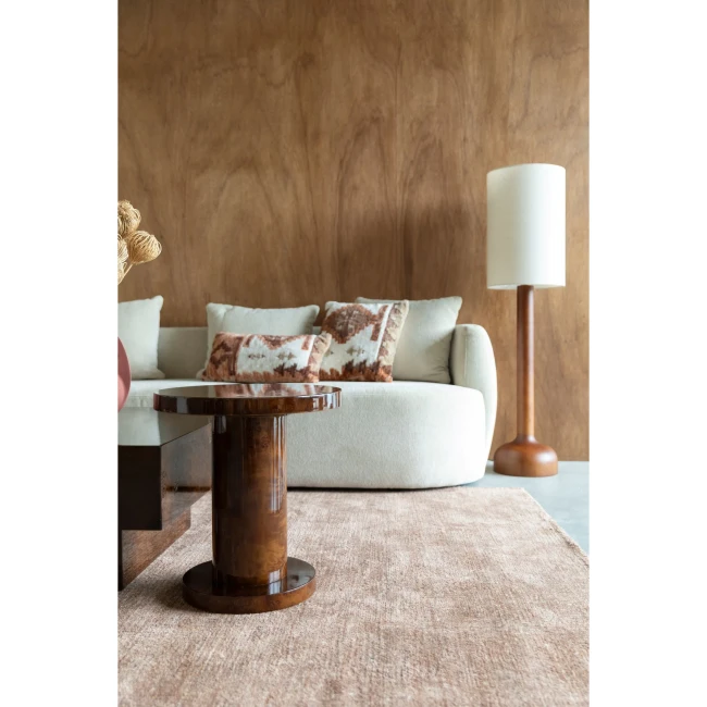 Table d’appoint Quinn noyer — Dutchbone — Vue du produit 2 Table d’appoint Quinn noyer — Dutchbone. Vue du produit 2.