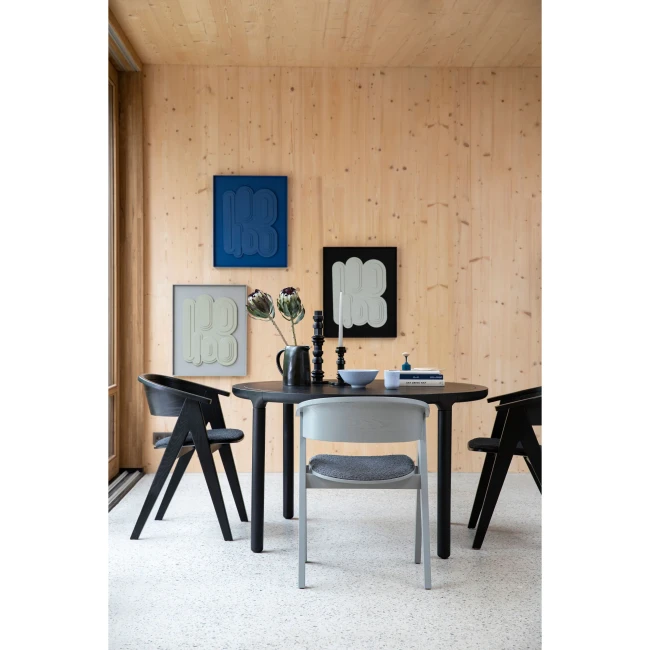 Table de repas ronde Storm noire — diamètre 128 cm — Vue du produit 2 Table de repas ronde Storm noire — diamètre 128 cm. Vue du produit 2.