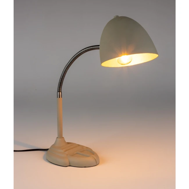 Lampe à poser Janna — Dutchbone — Vue du produit 2 Lampe à poser Janna — Dutchbone. Vue du produit 2.
