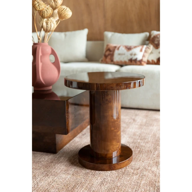 Table d’appoint Quinn noyer — Dutchbone — Vue du produit 6 Table d’appoint Quinn noyer — Dutchbone. Vue du produit 6.