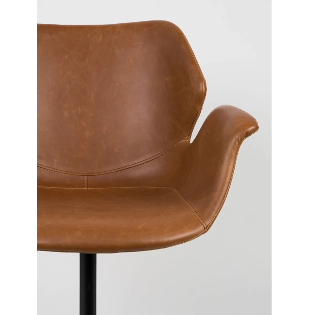 Lot de 2 chaises Nikki all brun avec accoudoirs — Zuiver. Vue du produit 6.
