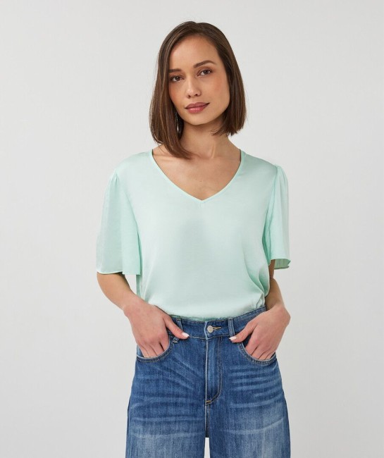 Blouse Esqualo vert d’eau satinée avec col V et manches fluides courtes, coupe élégante et féminine