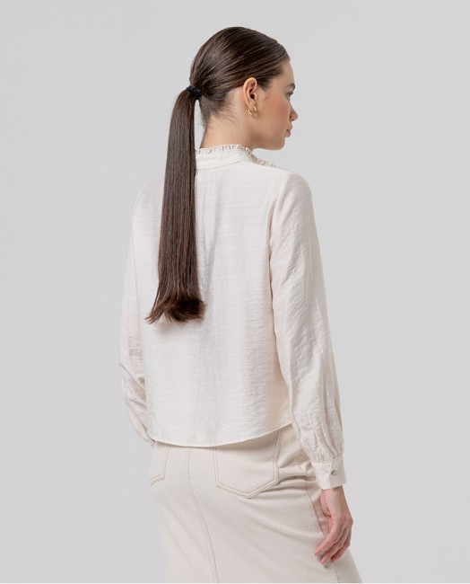 Blouse écrue femme Surkana en viscose fluide avec détail guipure – Alizé La Rochelle