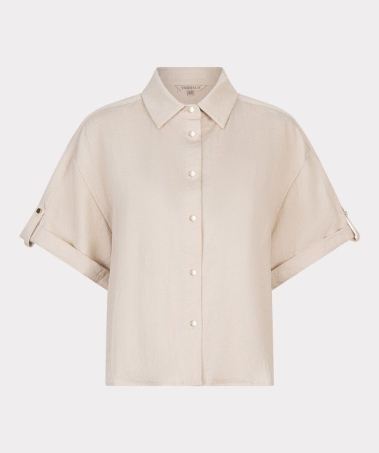 Chemisier court beige Esqualo à boutons-pression avec manches retroussées, coupe fluide et moderne