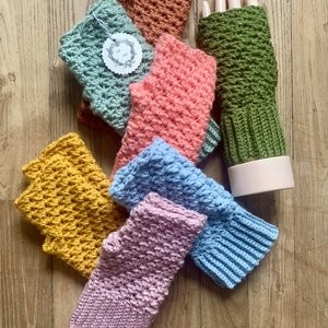 4794799-paire-de-mitaines-gant-sans-doigt-mitaines-rose-saumon-4_small