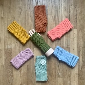 4794799-paire-de-mitaines-gant-sans-doigt-mitaines-rose-saumon-3_small