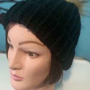bonnet noir pompon gris 3