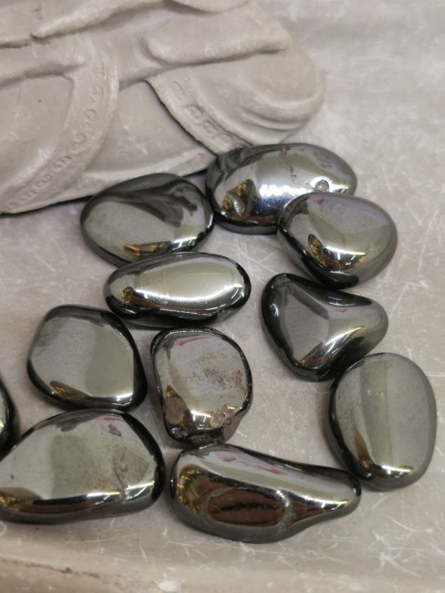 hématite pierre roulée brillante