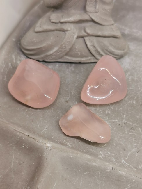 pierre roulée calcédoine rose naturelle