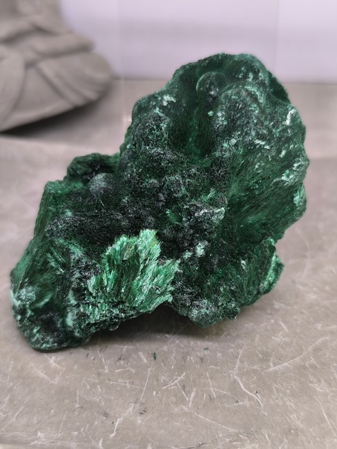 Malachite fibreuse brute naturelle 126g malachite fibreuse brute verte intense naturelle