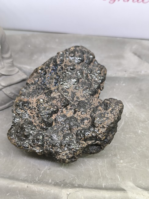 Pierre brute hématite ancrage