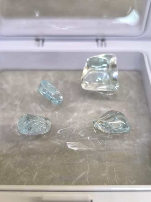 Pierres naturelles topaze bleue pour collection