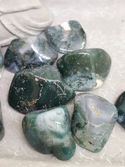 agate mousse pierre polie