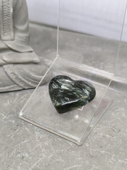 Pierre séraphinite forme cœur pièce unique
