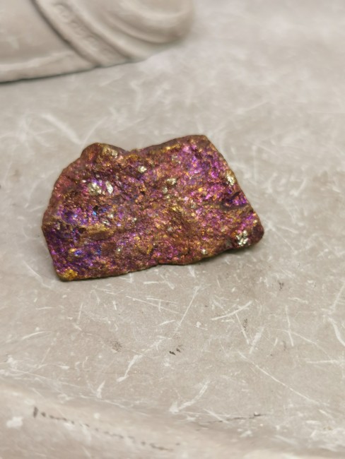 pierre brute bornite naturelle