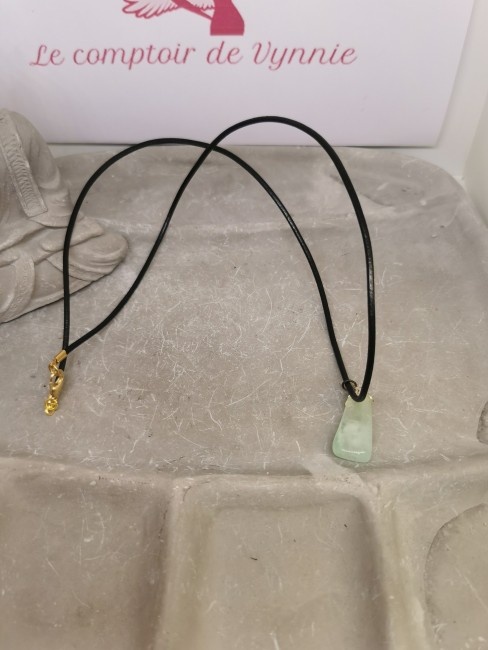 collier pierre verte translucide