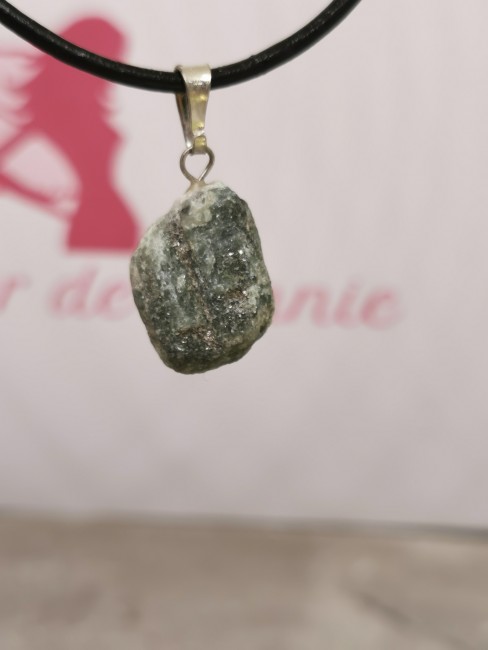 Collier émeraude collier emeraude brute