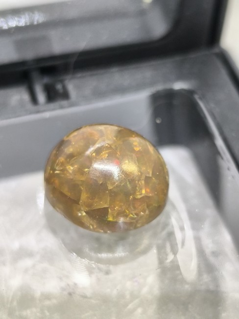 Opale de feu rouge, orange et jaune – pierre naturelle Opale de feu orange jaune avec reflets lumineux naturels