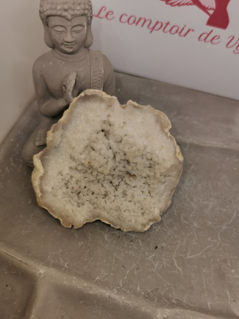 Pierre naturelle géode cristal de roche