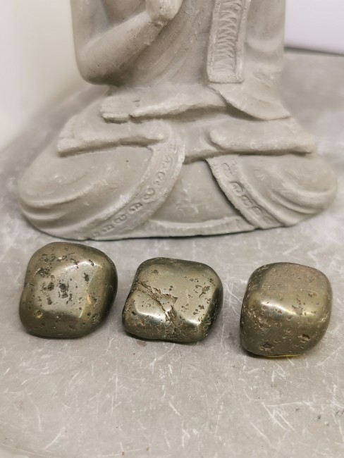 pierre roulée pyrite naturelle