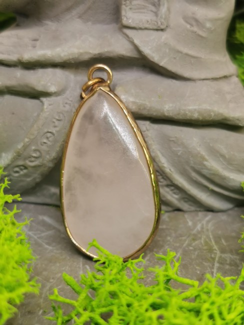 pendentif cristal de roche facetté