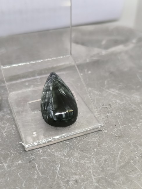 Séraphinite verte et noire – pierre de collection