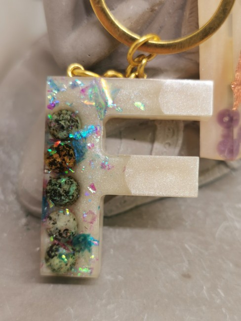 porte clé F doré paillettes