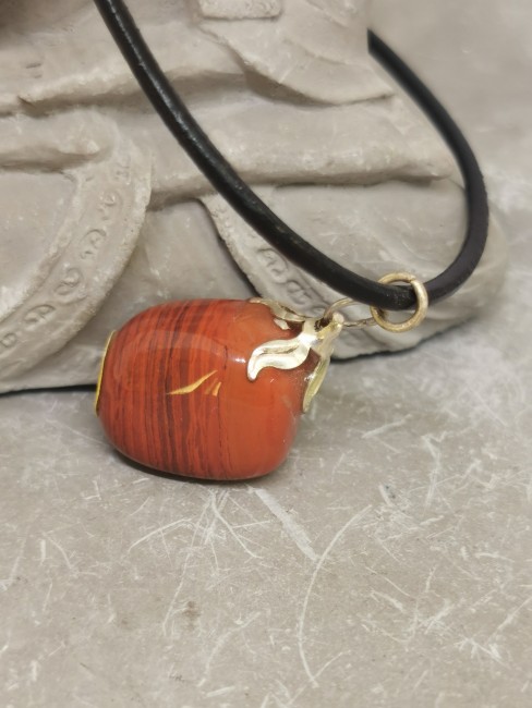 collier jaspe rouge poli