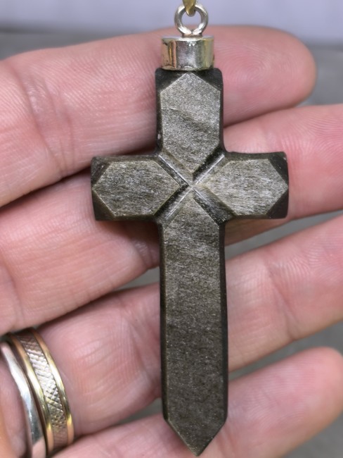 collier croix obsidienne dorée