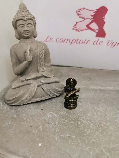 Statue Saraswati avec veena