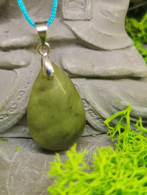 pendentif jade vert naturel