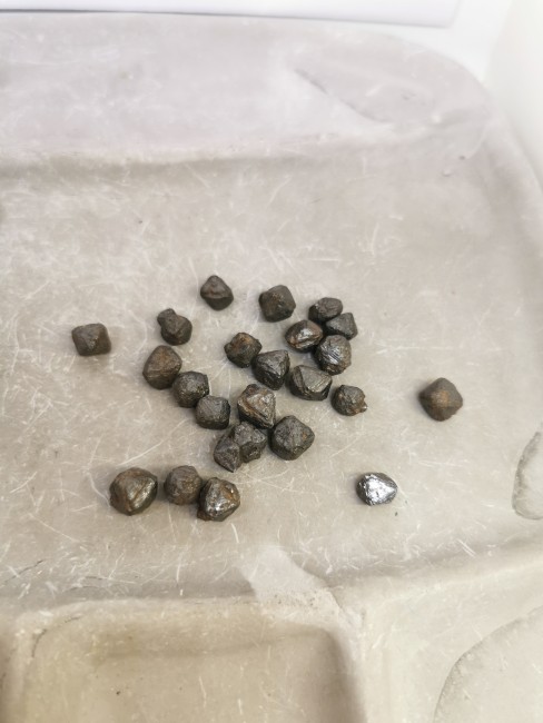 pierre naturelle magnétique magnétite