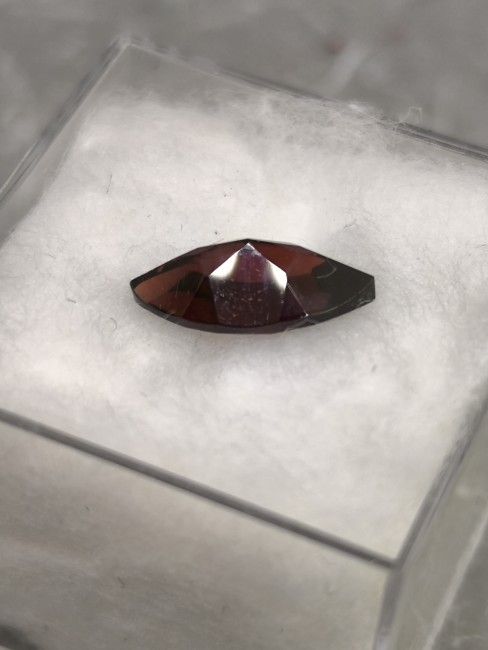 Grenat rouge profond taille marquise