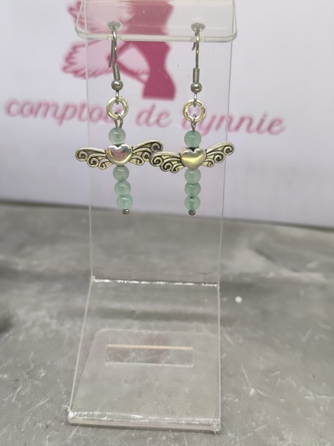 Boucles d’oreilles ange en aventurine verte en zamak – création Le Comptoir de Vynnie Boucles d’oreilles ange en aventurine verte en zamak – création Le Comptoir de Vynnie